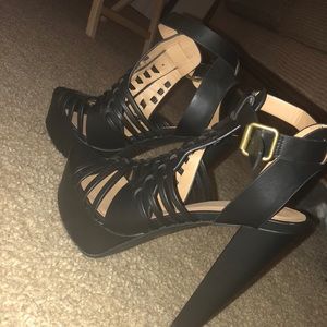 *Pretty Black Heels* 👠